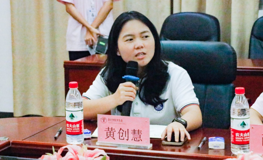 换届大会指导老师发言.jpg