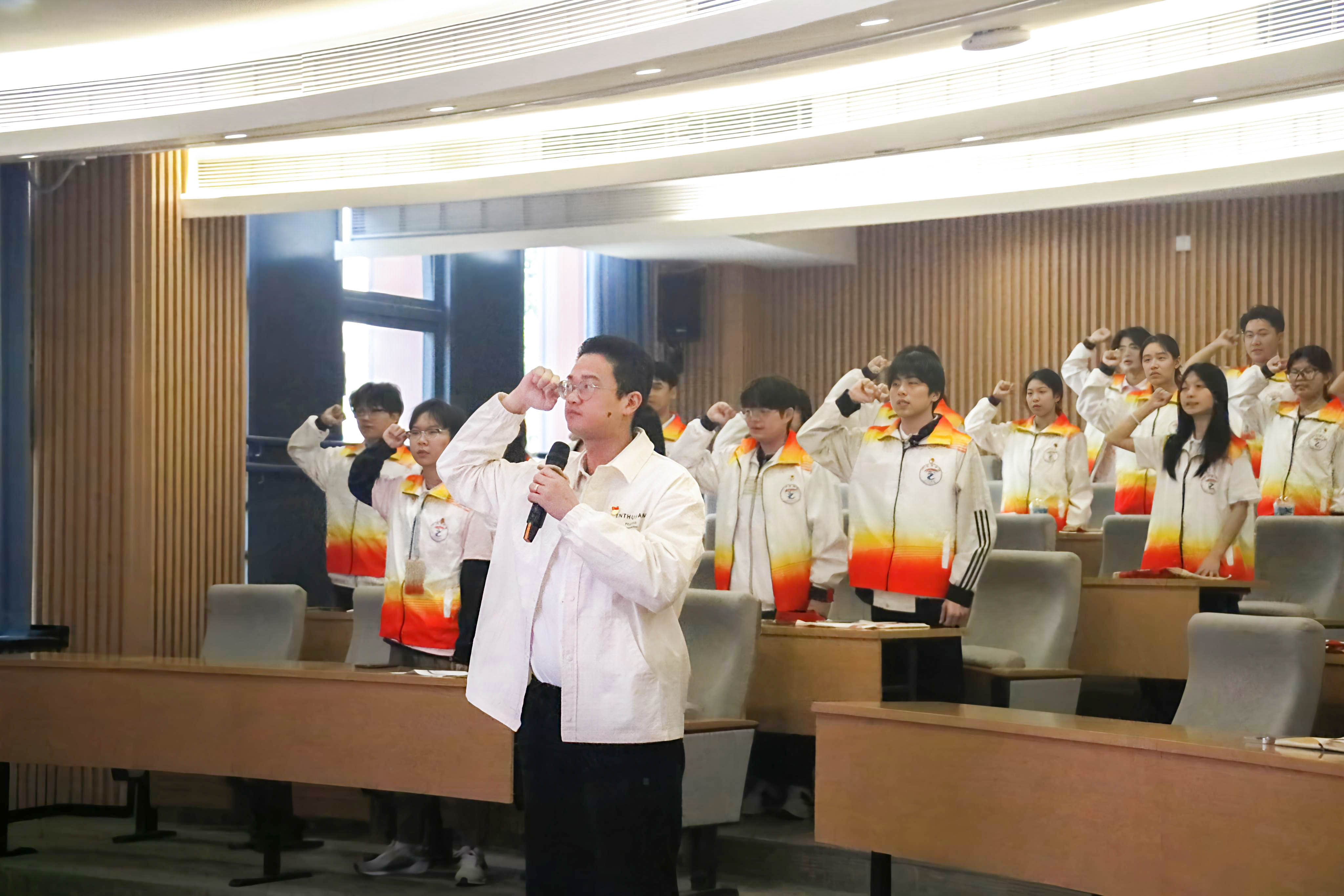 （一）全体青马学员重温入团誓词.jpg