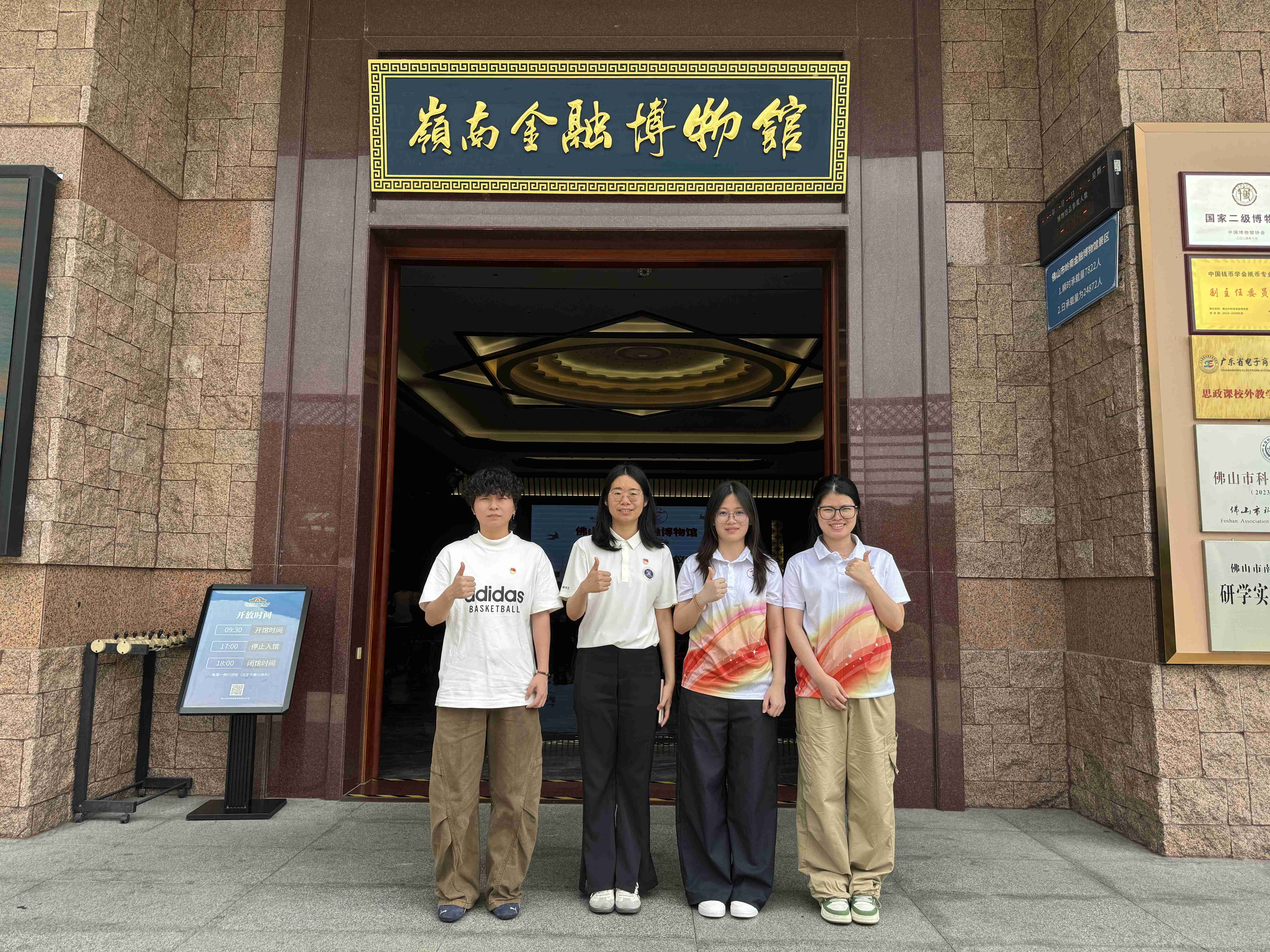 合影1(1).jpg