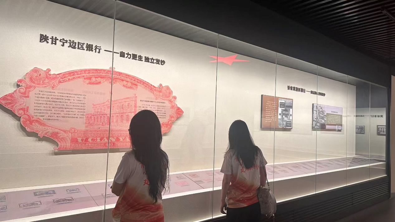 党员参观照片1.png