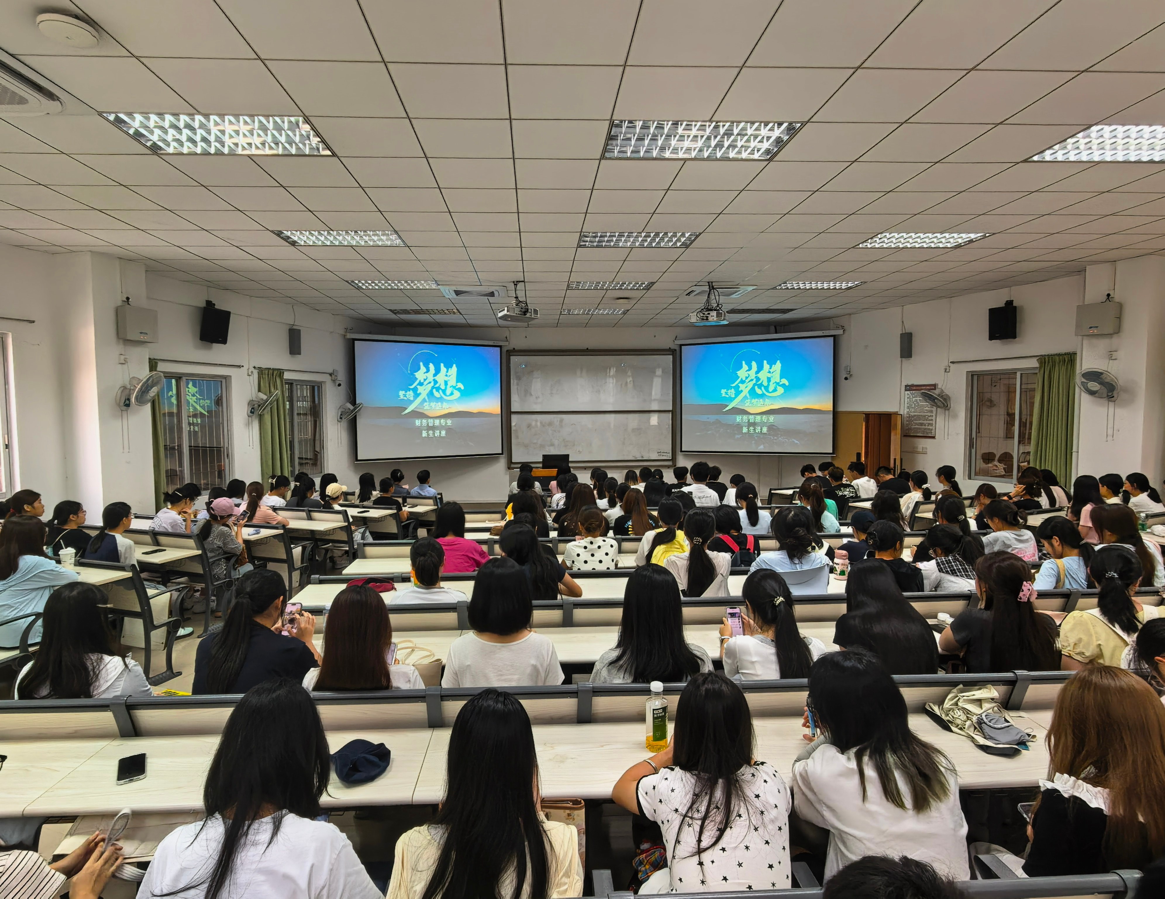 图4会场大合照(1).JPG