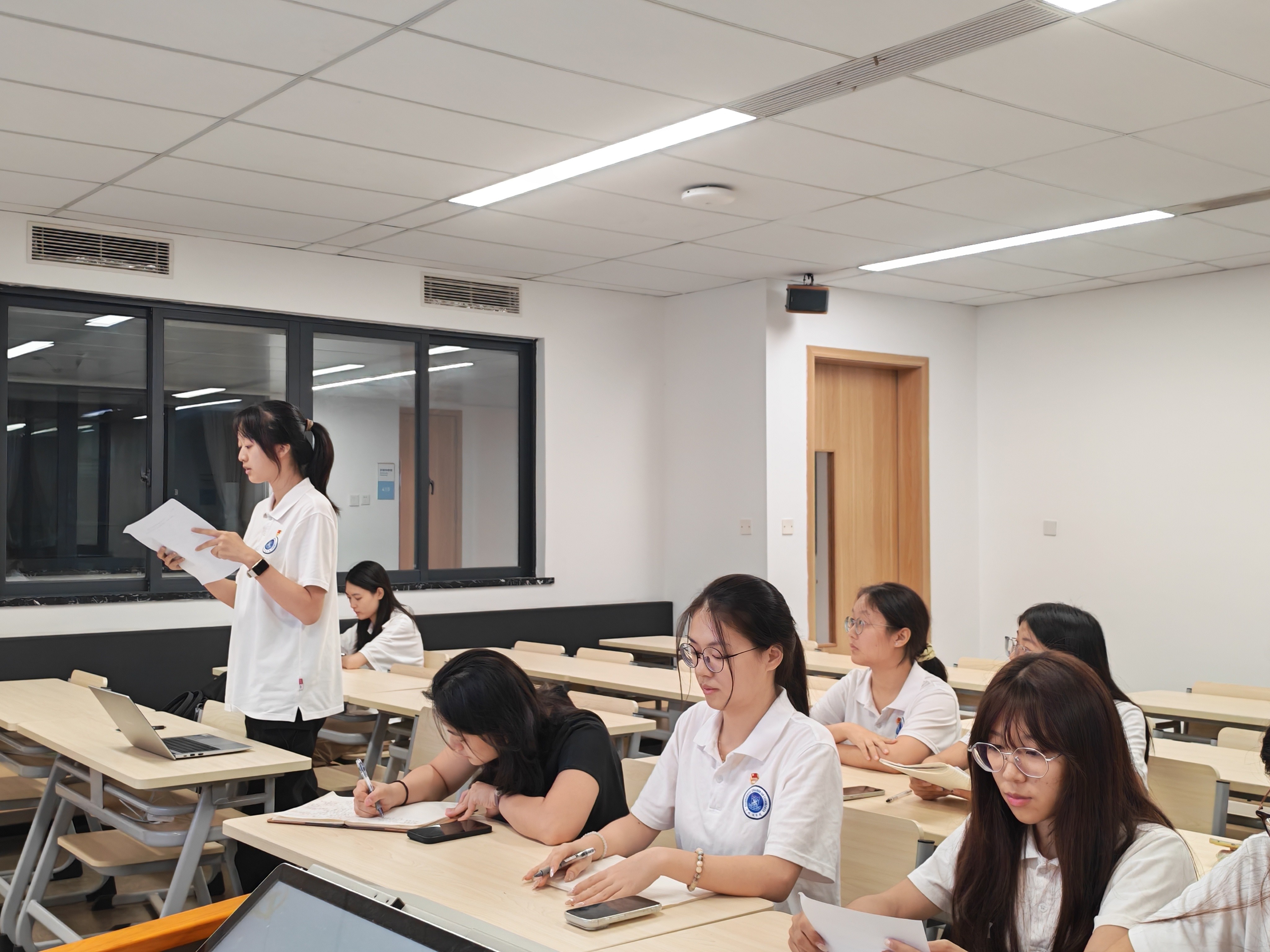 4.叶一杏同志发言.jpg