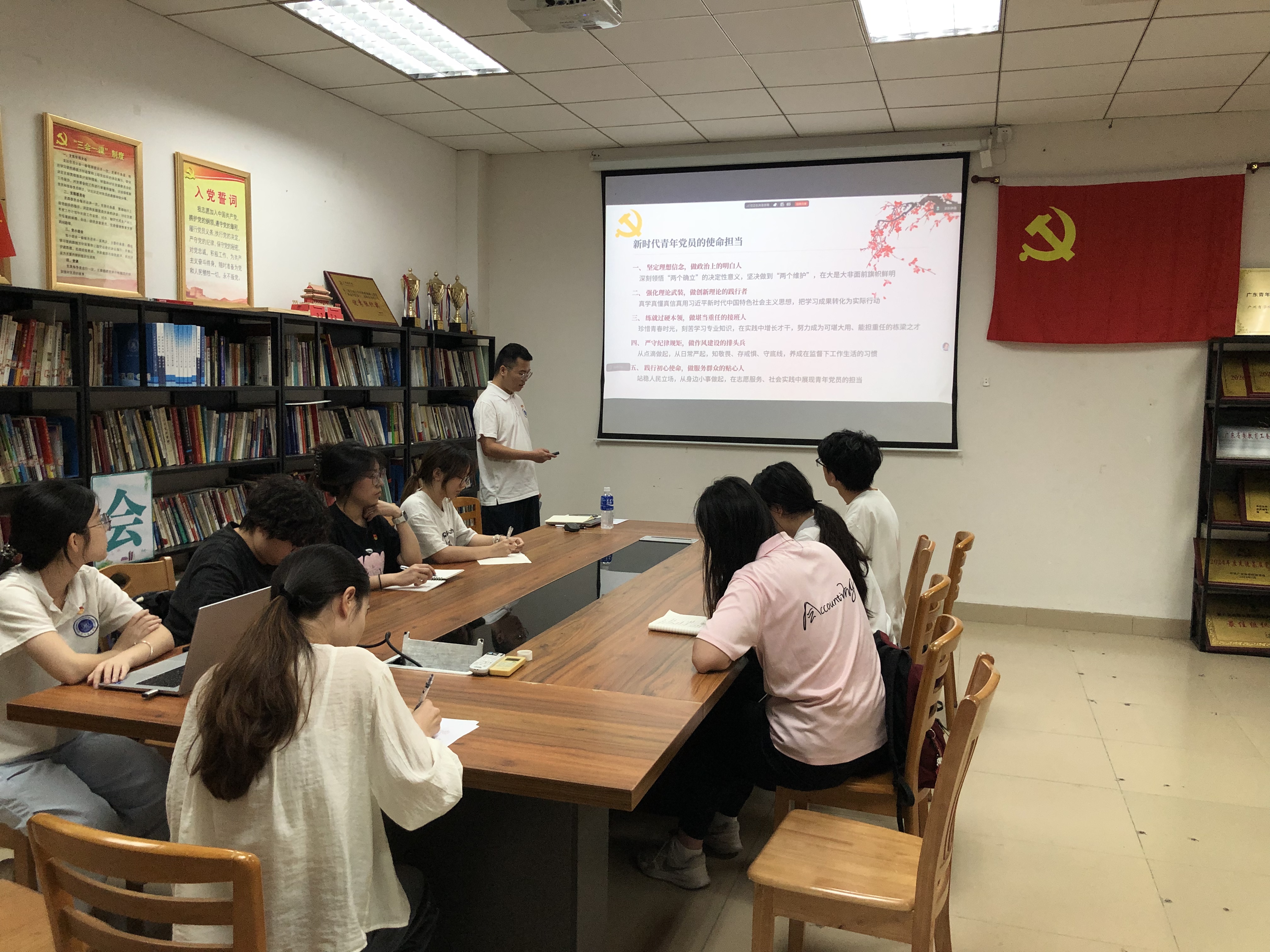 图1.“第一议题”学习现场.jpg