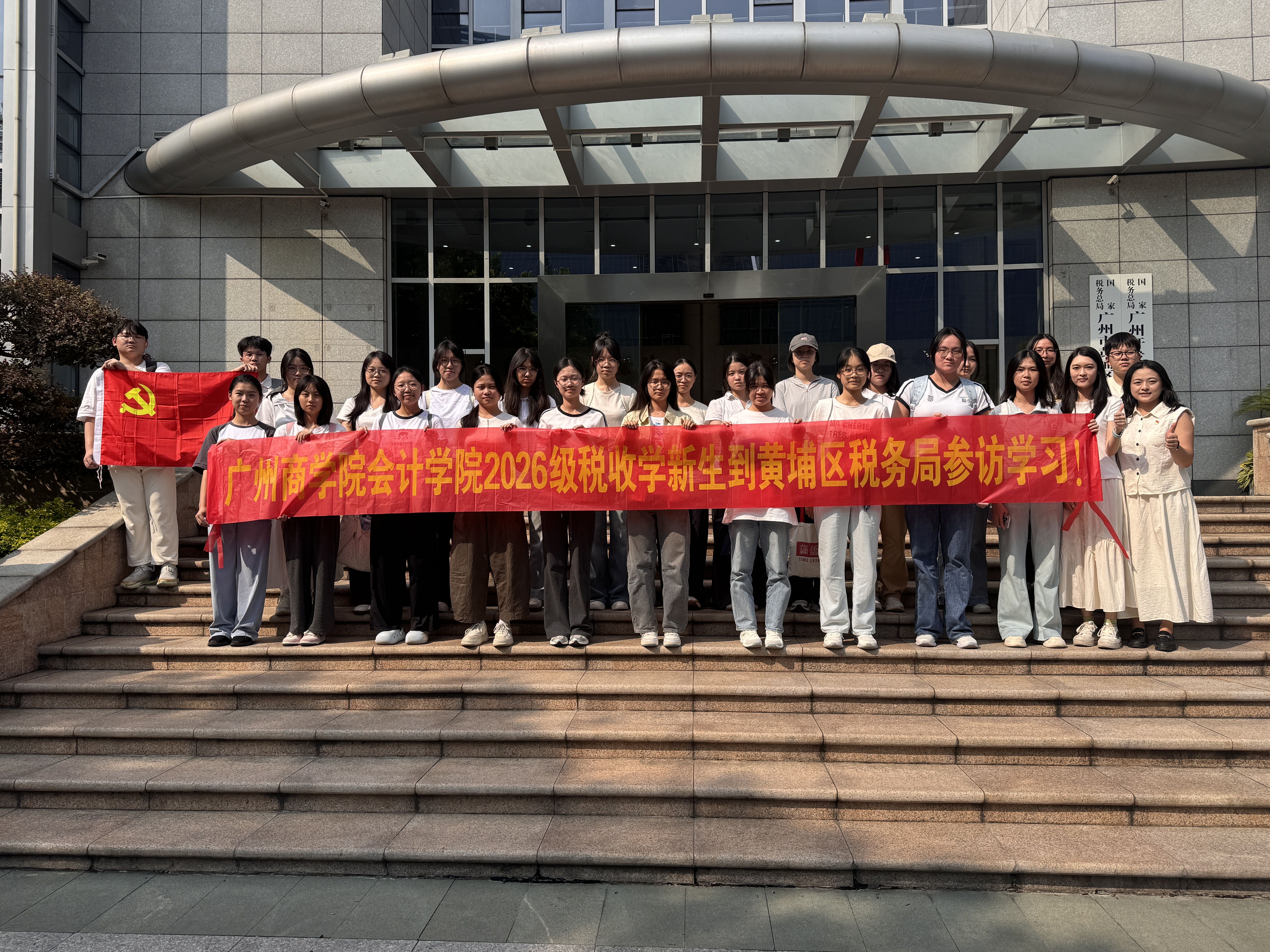 党支部成员合影留念.jpg